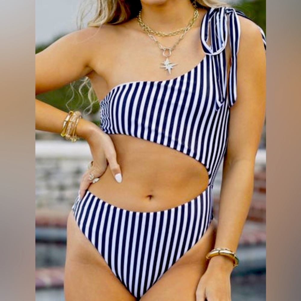 ⭐️ Brand New - Stripped One Shoulder Bikini - Womans Medium